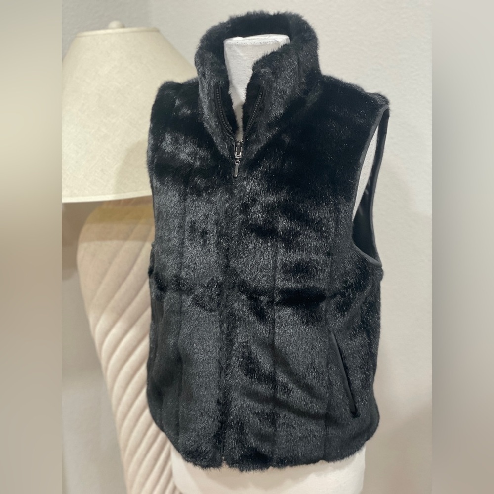 BLACK‎ faux fur vest